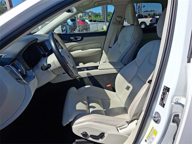 2023 Volvo XC60 B6 Ultimate Bright Theme