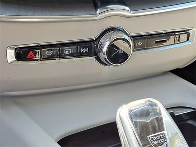 2023 Volvo XC60 B6 Ultimate Bright Theme