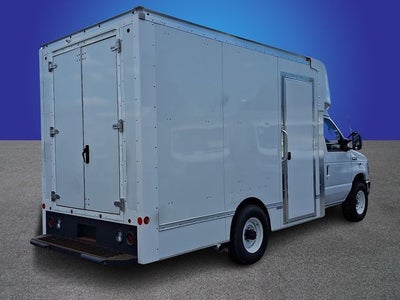 2022 Ford E-350SD Base Cutaway