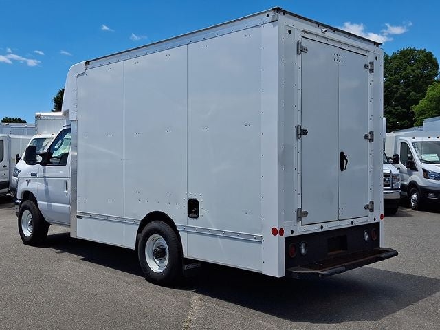 2022 Ford E-350SD Base Cutaway