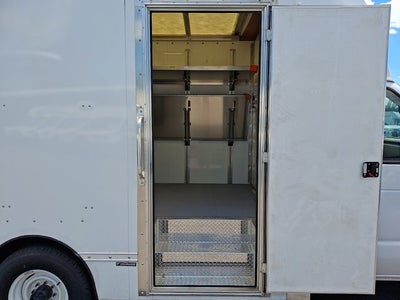 2022 Ford E-350SD Base Cutaway