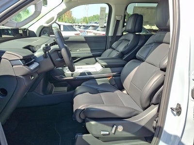2027 Lincoln Navigator Premiere