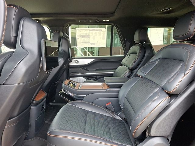 2027 Lincoln Navigator L Black Label