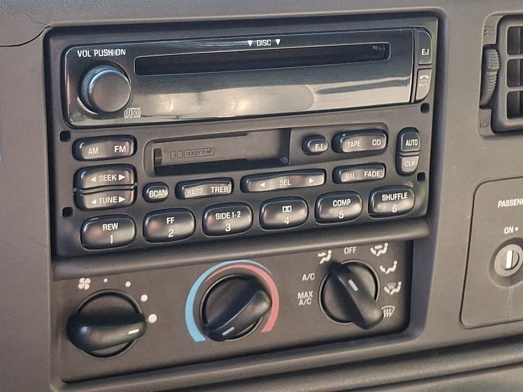 2002 Ford F-350SD 162 WB