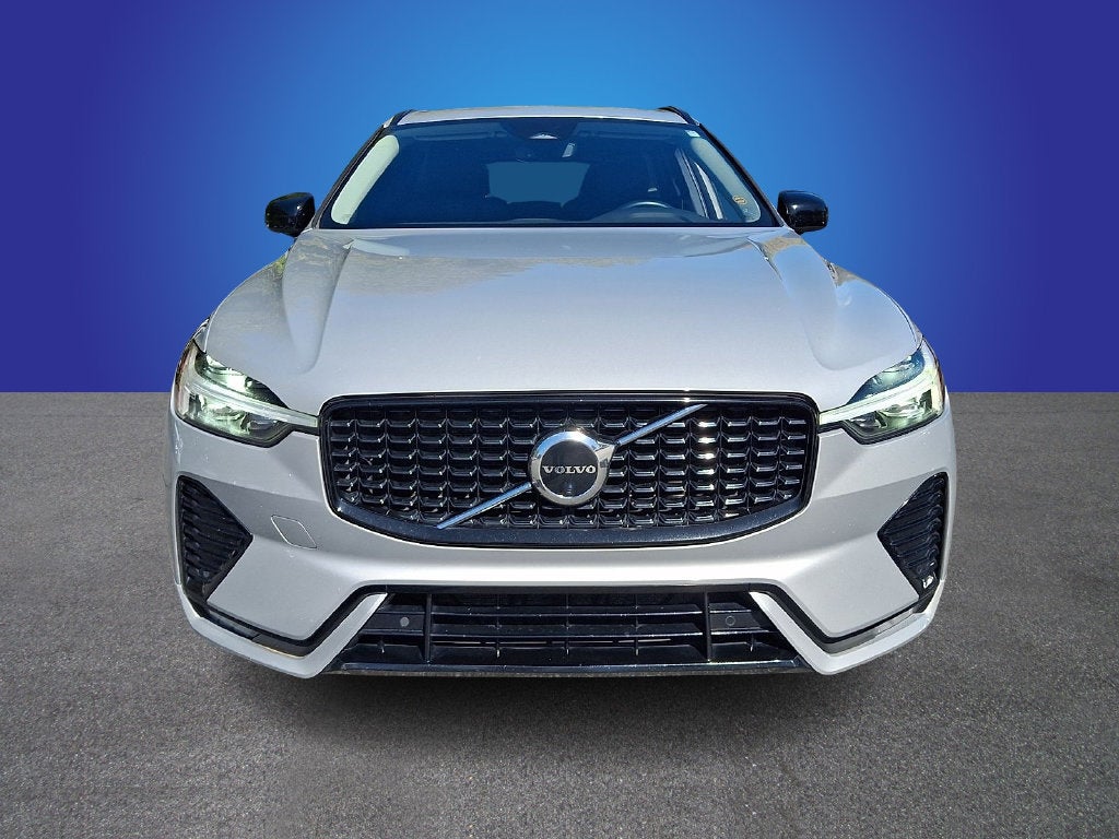 2023 Volvo XC60 B5 Plus Dark Theme