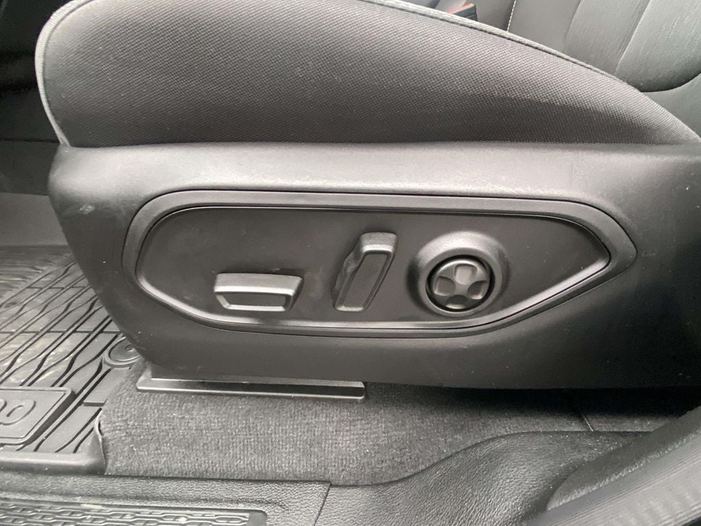 2026 Jeep Grand Cherokee GRAND CHEROKEE LAREDO X 4X2