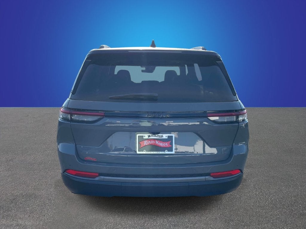 2027 Jeep Grand Cherokee Laredo Altitude