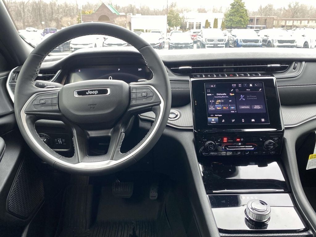 2025 Jeep Grand Cherokee GRAND CHEROKEE LAREDO X 4X4