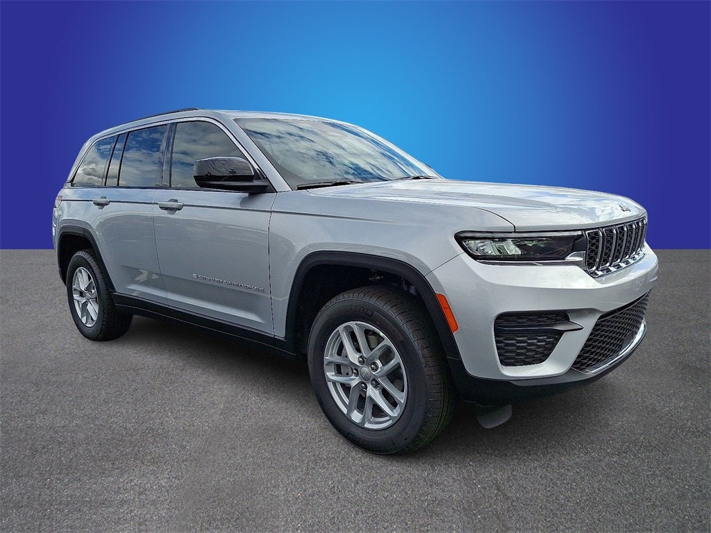 2025 Jeep Grand Cherokee GRAND CHEROKEE LAREDO X 4X4