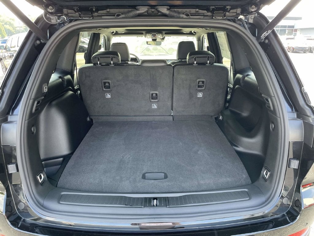 2027 Jeep Grand Cherokee Laredo Altitude