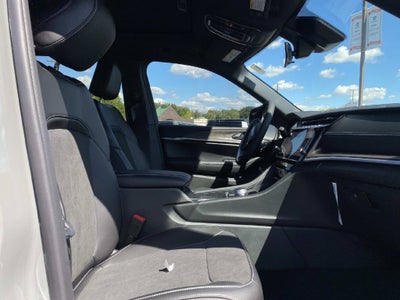 2027 Jeep Grand Cherokee Laredo Altitude