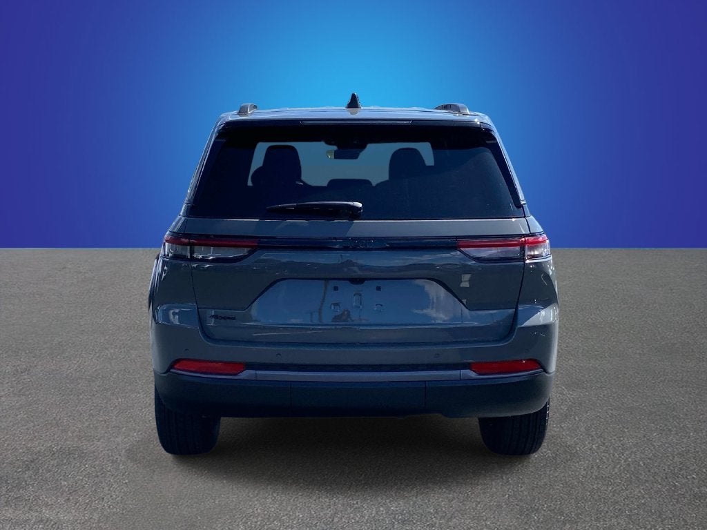 2027 Jeep Grand Cherokee Laredo Altitude