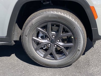 2027 Jeep Grand Cherokee Laredo Altitude