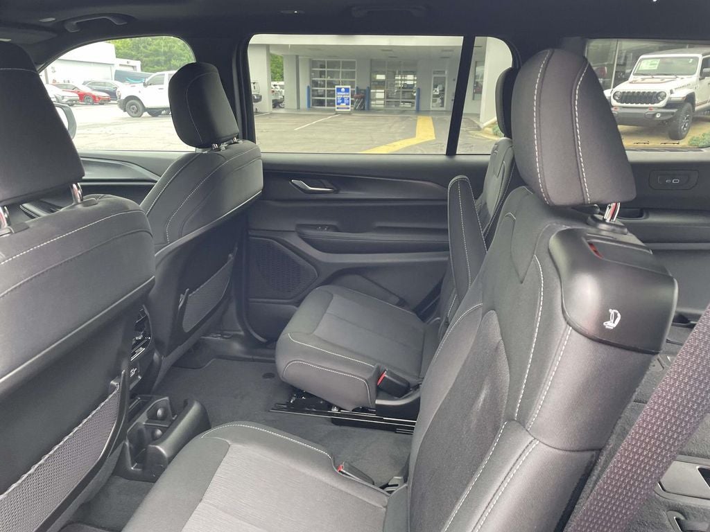 2026 Jeep Grand Cherokee L GRAND CHEROKEE L LAREDO X 4X4