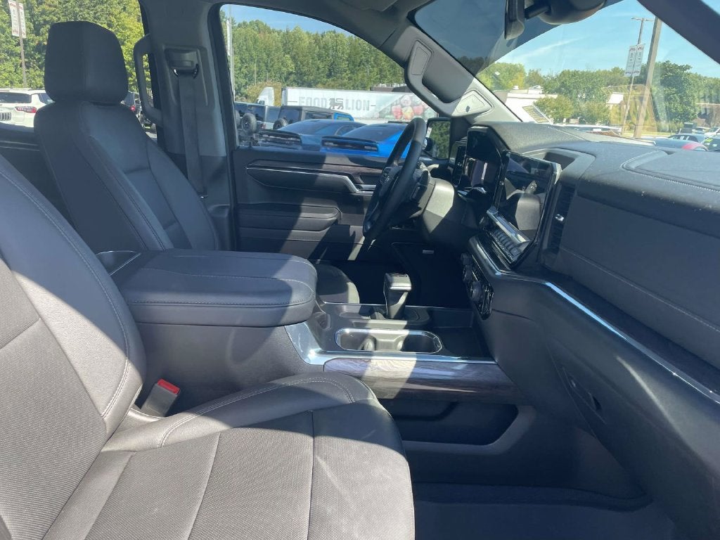 2023 Chevrolet Silverado 1500 4WD Crew Cab Short Bed LTZ