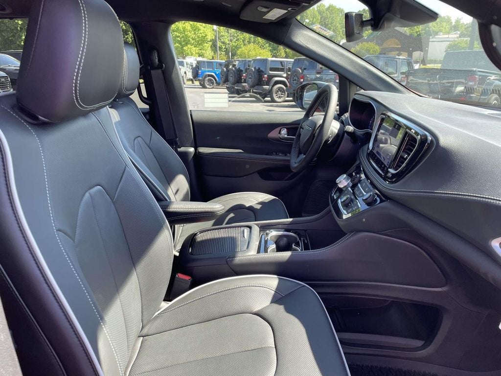 2027 Chrysler Pacifica PACIFICA LIMITED