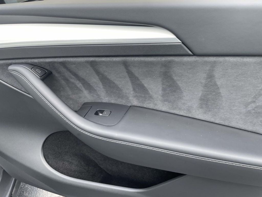 2024 Tesla Model Y Long Range Single Motor Rear-Wheel Drive