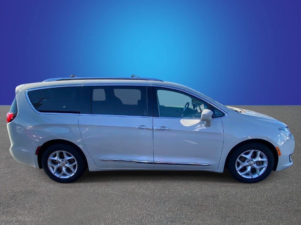 2017 Chrysler Pacifica Touring L Plus