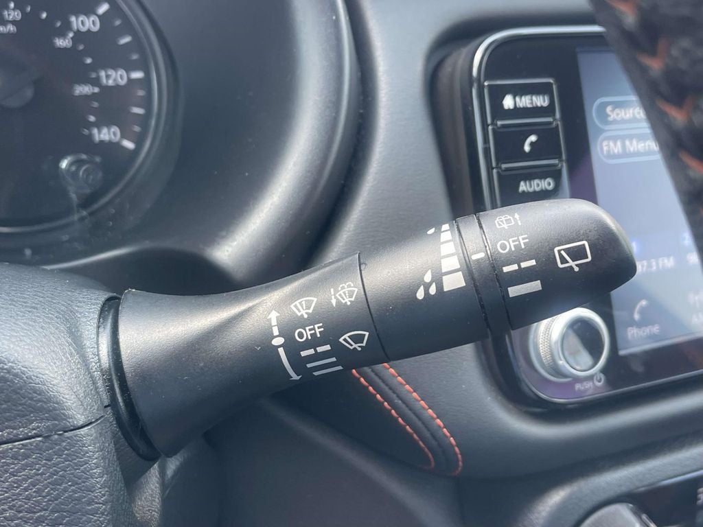 2022 Nissan Kicks SR