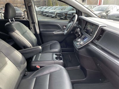 2018 Toyota Sienna SE 8 Passenger