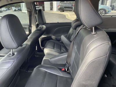 2018 Toyota Sienna SE 8 Passenger