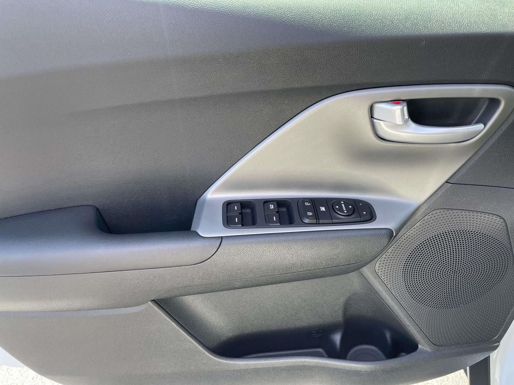 2022 Kia Niro LX