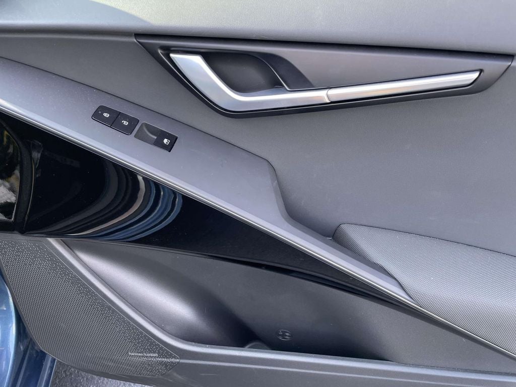 2025 Kia Niro SX