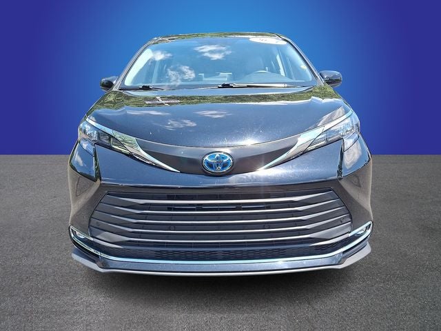 2024 Toyota Sienna XLE 8 Passenger