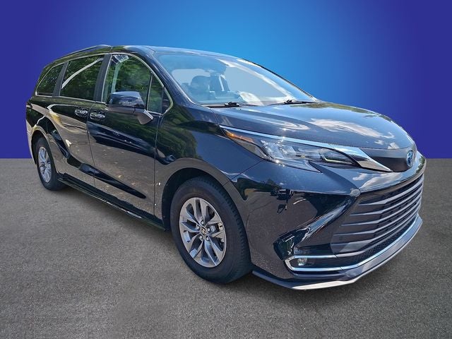 2024 Toyota Sienna XLE 8 Passenger