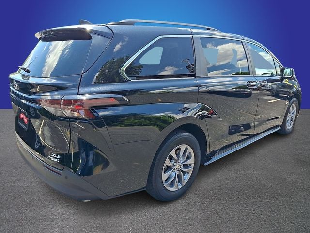 2024 Toyota Sienna XLE 8 Passenger