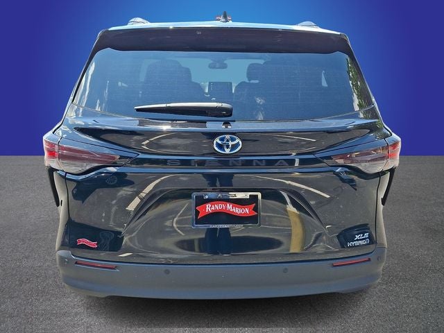 2024 Toyota Sienna XLE 8 Passenger
