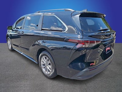 2024 Toyota Sienna XLE 8 Passenger
