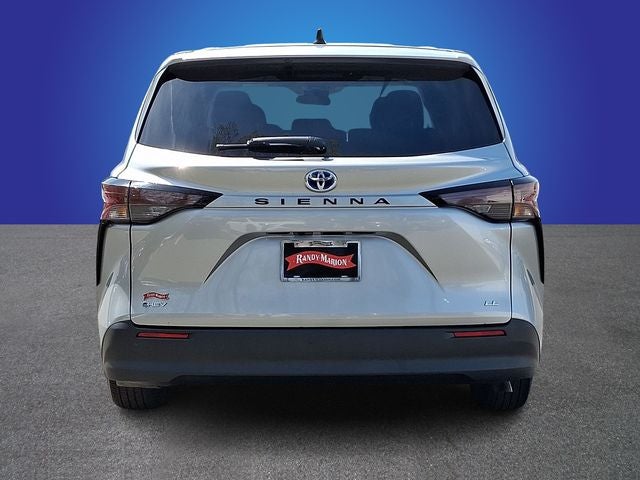 2025 Toyota Sienna LE 8 Passenger
