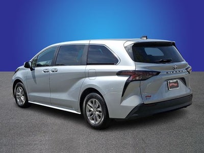 2025 Toyota Sienna LE 8 Passenger