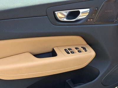 2023 Volvo XC60 B6 Ultimate Bright Theme
