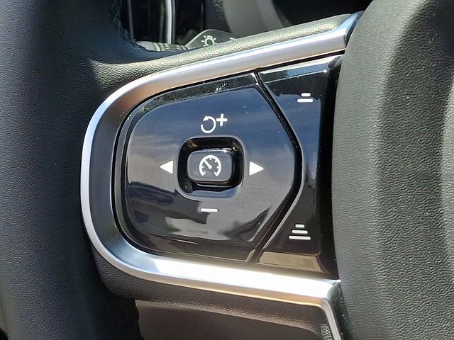 2023 Volvo XC60 B6 Ultimate Bright Theme