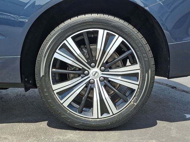2023 Volvo XC60 B6 Ultimate Bright Theme