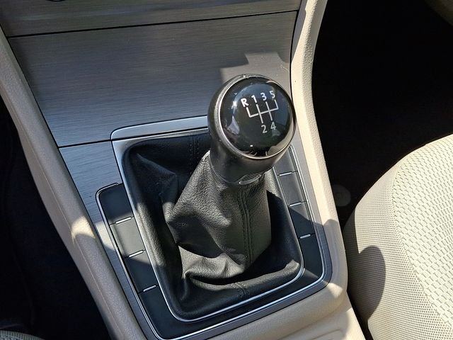 2017 Volkswagen Golf TSI S 4-Door