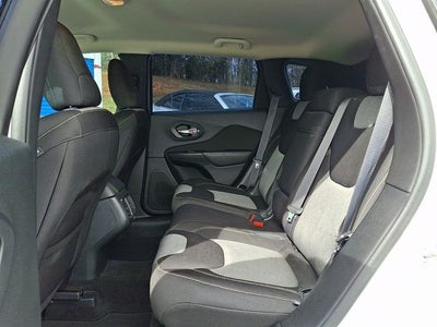 2015 Jeep Cherokee Sport