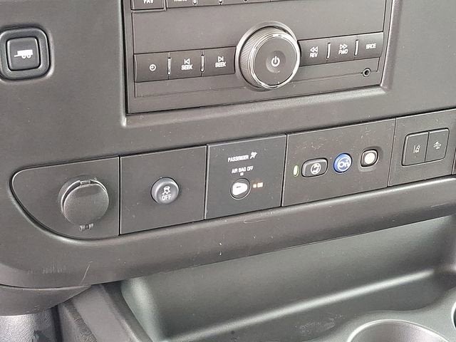 2025 Chevrolet Express Passenger 3500 1LT