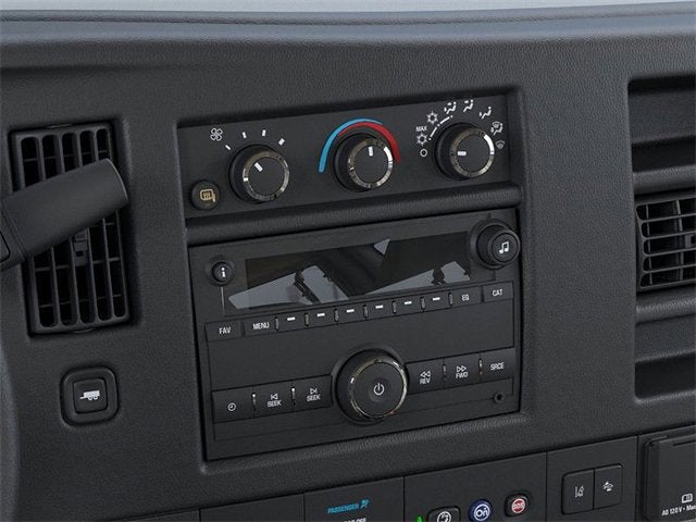 2025 Chevrolet Express Passenger 1LT