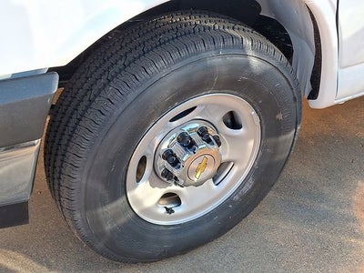 2025 Chevrolet Express Passenger 1LT