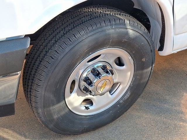 2025 Chevrolet Express Passenger 1LT