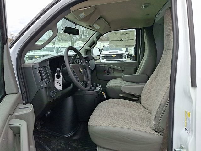 2025 Chevrolet Express Cutaway 3500 1WT