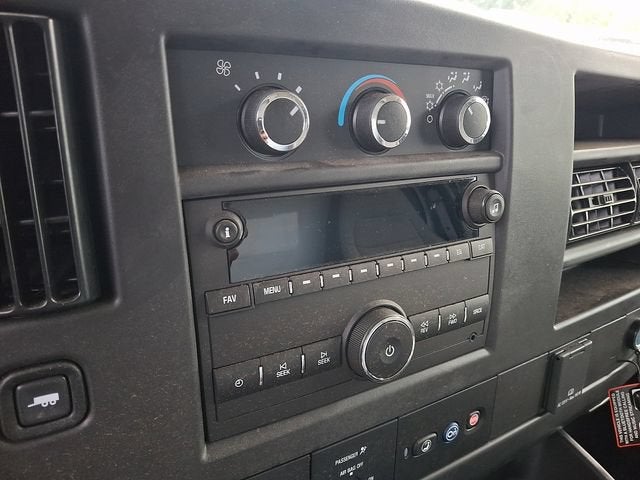 2025 Chevrolet Express Cutaway 3500 1WT