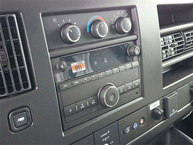 2025 Chevrolet Express Cutaway 3500 1WT