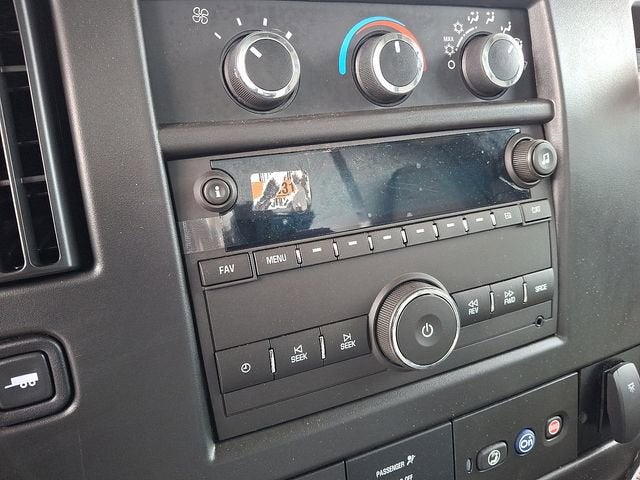 2025 Chevrolet Express Cutaway 3500 1WT