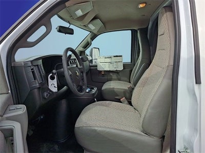 2025 Chevrolet Express Cutaway 3500 1WT