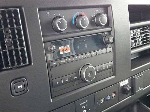 2025 Chevrolet Express Cutaway 3500 1WT