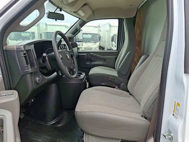 2026 Chevrolet Express Cutaway 3500 1WT